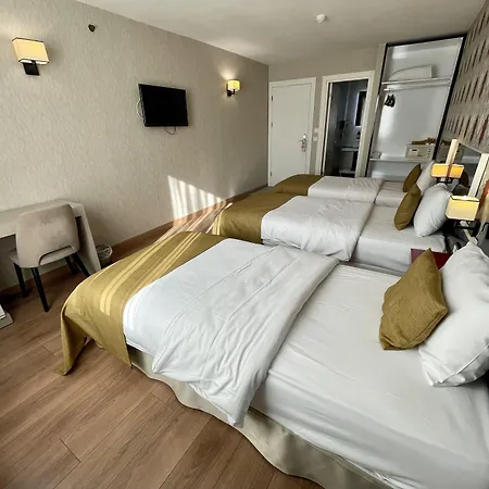 Era Palace Hotel 3*
