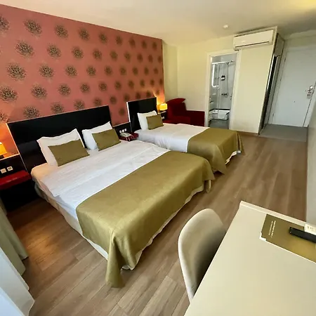 Era Palace Hotel 3*